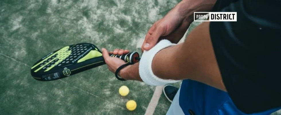 hoe moet je een padel racket vasthouden