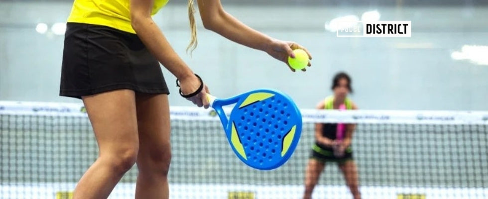 hoe serveer je met padel